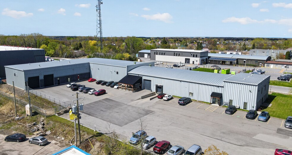 More Photos Of 425 Boul Ford, Châteauguay Manufacturing For Sale
