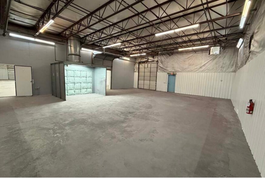 More Photos Of 9046 Goldpark Dr, Hamilton Manufacturing For Lease