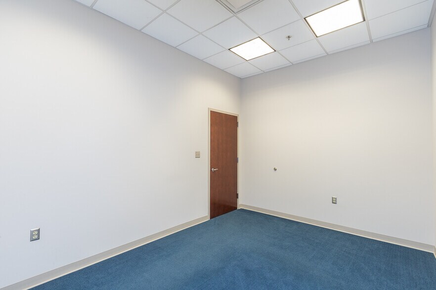 More Photos Of 129 N Main St, Anderson Office For Lease