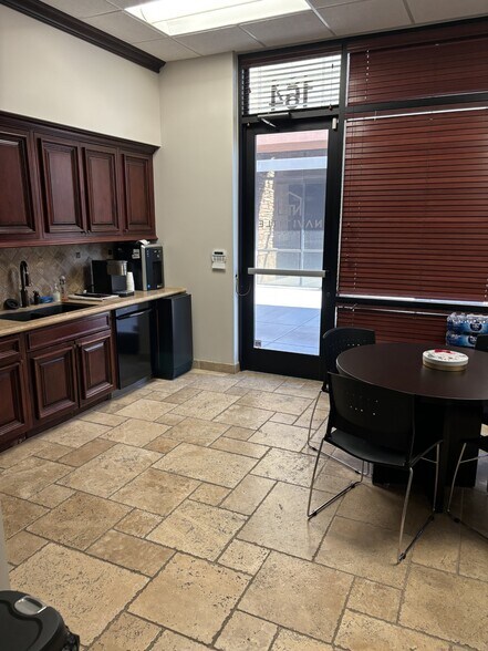 More Photos Of 20325 N 51st Ave, Glendale Office For Sale