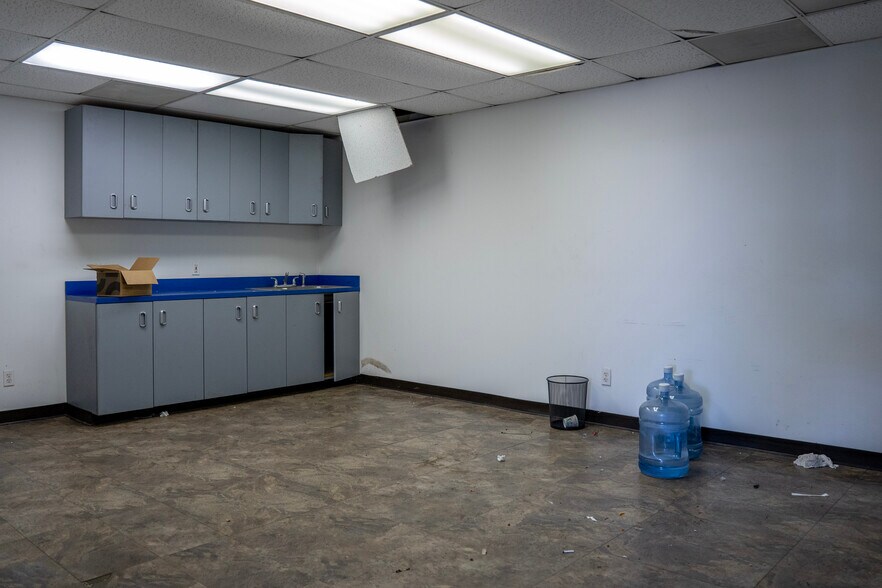 More Photos Of 4925 Avenue H, Rosenberg Warehouse For Lease
