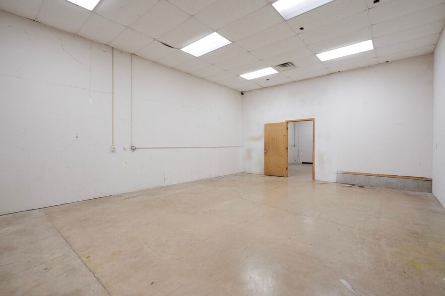 More Photos Of 2800 NE Loop 410, San Antonio Light Distribution For Lease