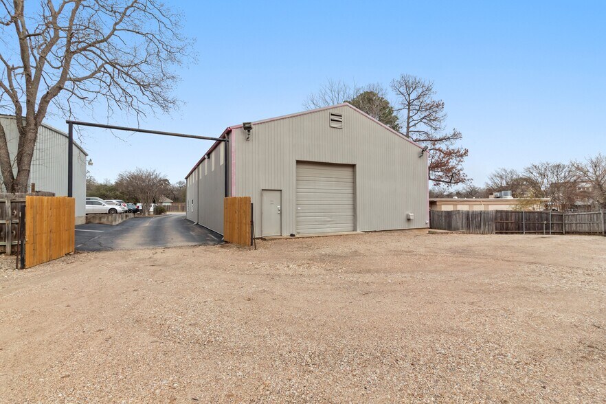 Primary Photo Of 3828 S College Ave, Bryan Office For Lease