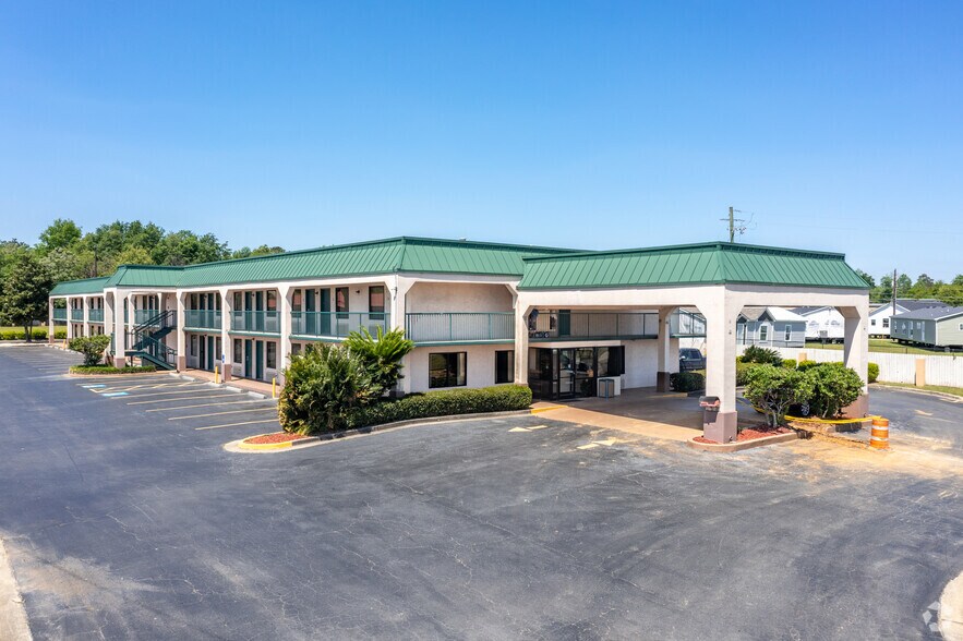 Primary Photo Of 115 Chapman Rd, Byron Hotel For Sale