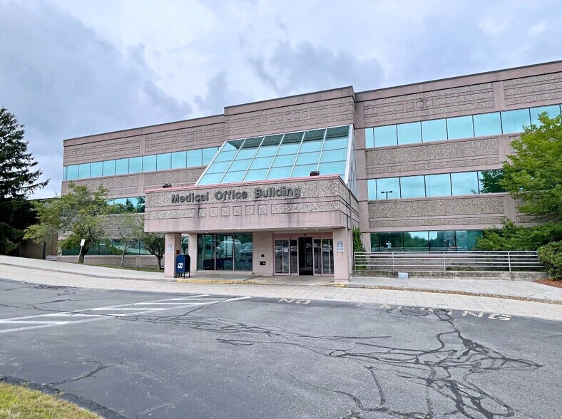 More Photos Of 3 Woodland Rd, Stoneham Medical For Lease