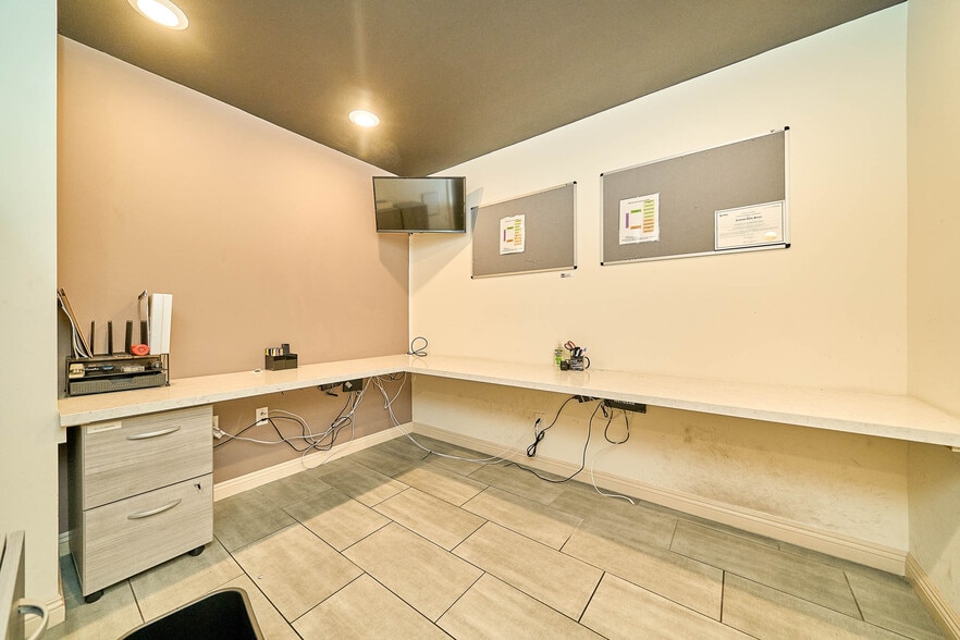 More Photos Of 852 S Robertson Blvd, Los Angeles Medical For Lease