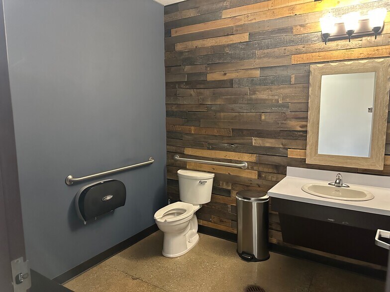More Photos Of 1815 Morrissey Dr, Bloomington Warehouse For Sale
