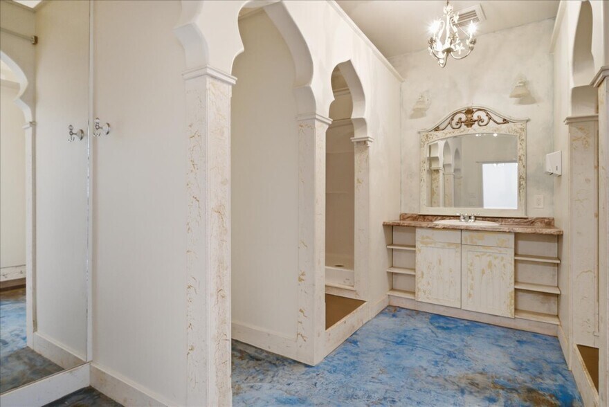 More Photos Of 145 N Market St, Wailuku Storefront Retail Residential For Lease