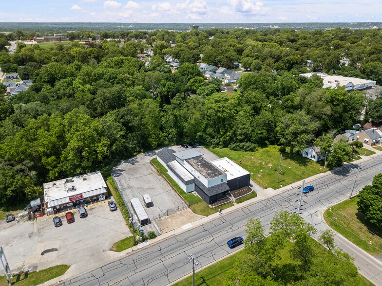 More Photos Of 2400 24th St, Rock Island Office Residential For Lease