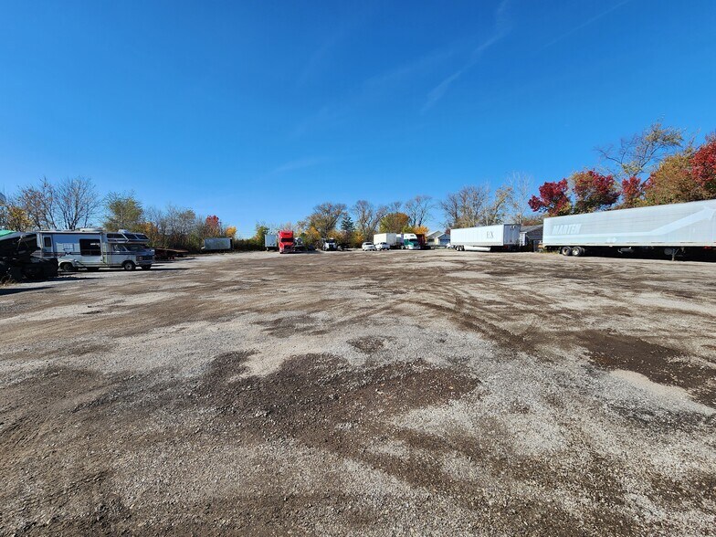 More Photos Of 16340 S Crawford Ave, Markham Warehouse For Lease