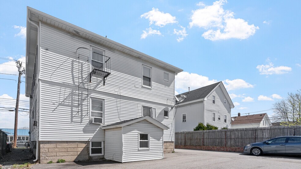 More Photos Of 393 Waterman Ave, East Providence Apartments For Sale