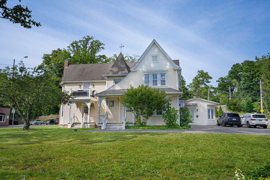 More Photos Of 49 Landing Ave, Smithtown Office Residential For Lease