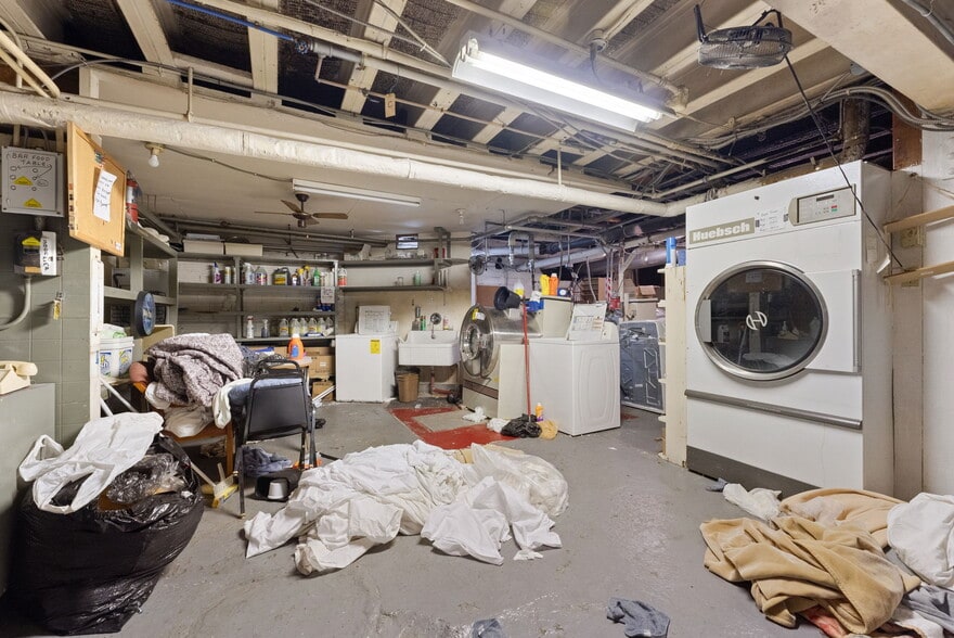 More Photos Of 36 W 4th St, Dubuque Hotel For Sale