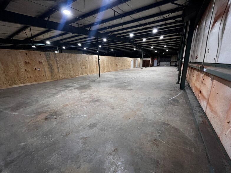 More Photos Of 2171 Anderson Rd, Greenville Warehouse For Lease
