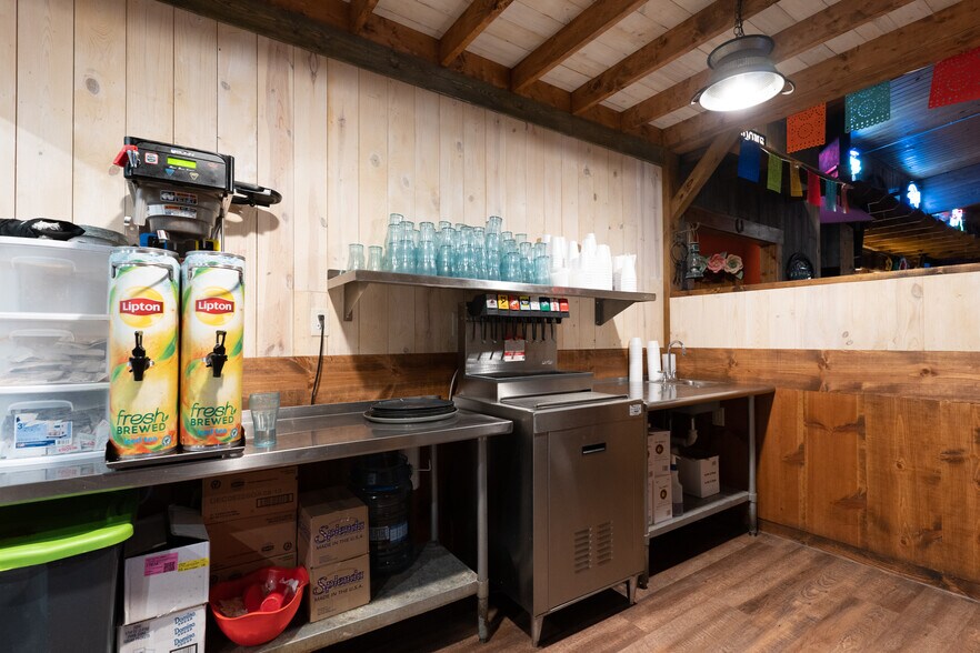 More Photos Of 1401 S Morley St, Moberly Restaurant For Sale