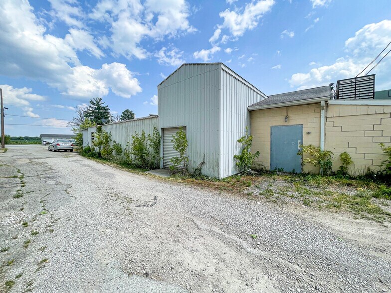 More Photos Of 211 Mine, Sandoval Supermarket For Lease