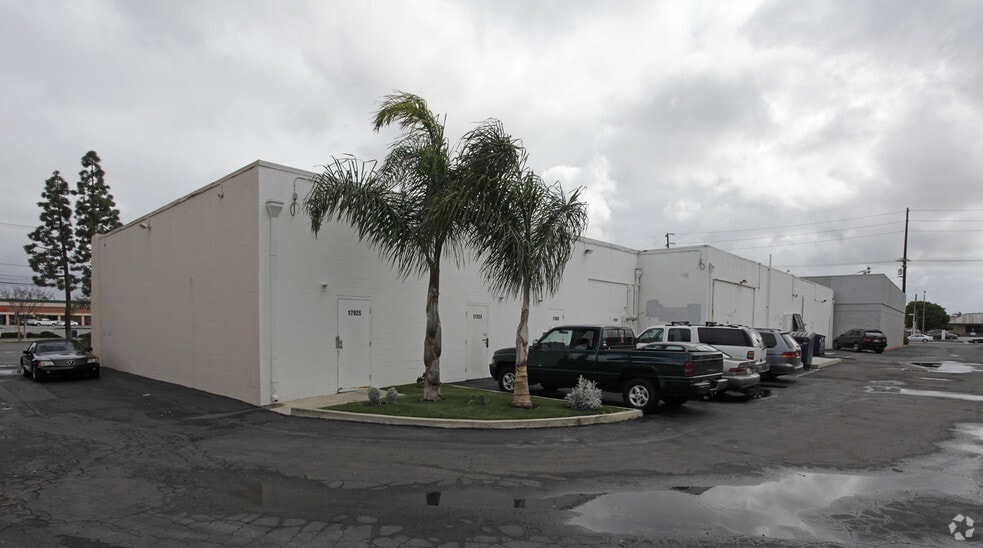 More Photos Of 17925-17955 Magnolia St, Fountain Valley Unknown For Lease