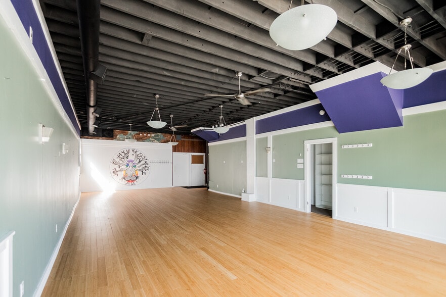 More Photos Of 2321 Caniff St, Hamtramck Storefront For Lease