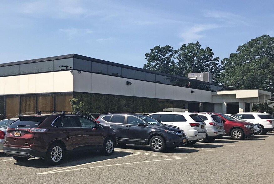 More Photos Of 175 Crossways Park Dr W, Woodbury Office For Lease