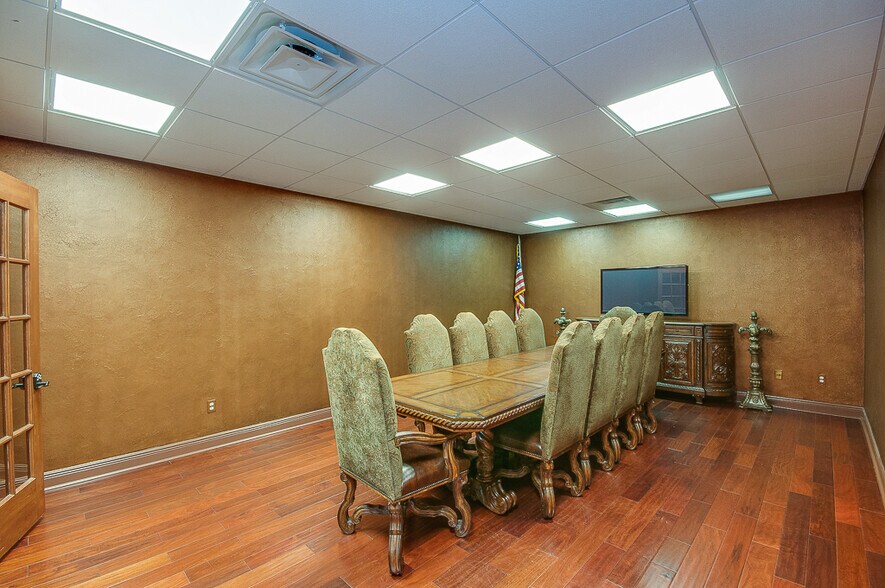 More Photos Of 1414 S Friendswood Dr, Friendswood Office For Lease