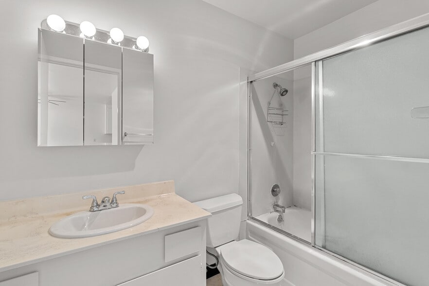 More Photos Of 121 41st St, Oakland Apartments For Sale