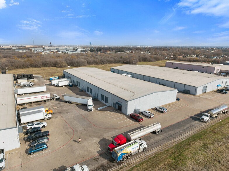 More Photos Of 812-814 Blue Mound Rd, Saginaw Warehouse For Lease