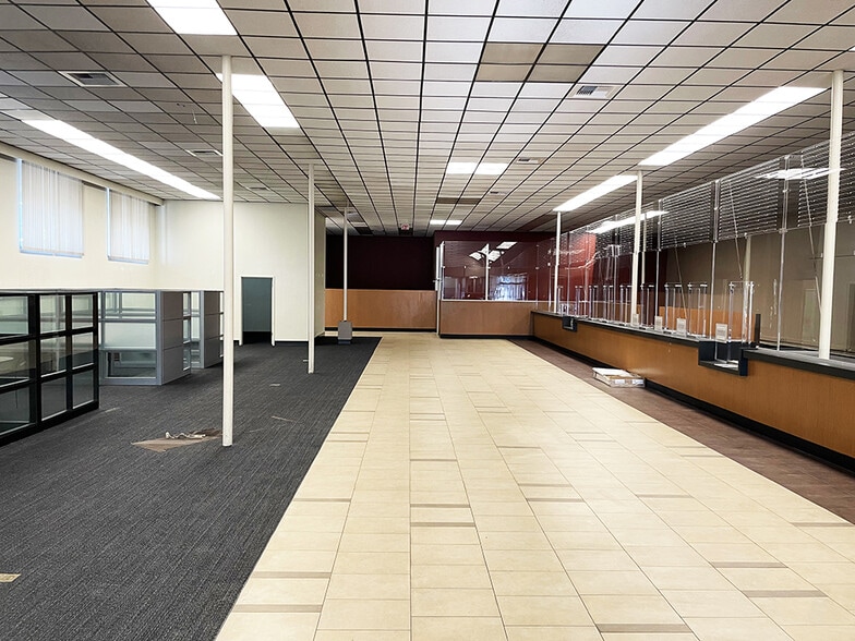 More Photos Of 6705 Fair Oaks Blvd, Carmichael Bank For Sale