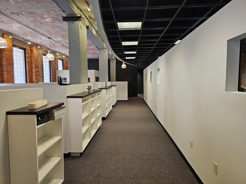 More Photos Of 7 S Laurens St, Greenville Office For Sale