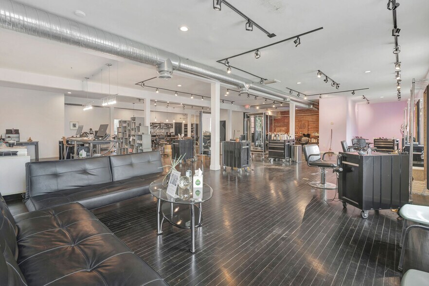 More Photos Of 6091-6095 Montgomery Rd, Cincinnati Storefront Retail Office For Lease