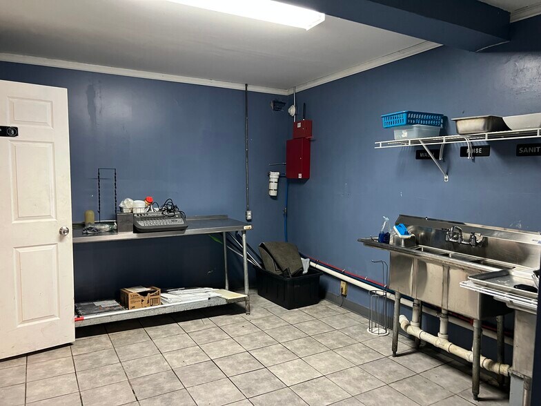 More Photos Of 2716 Dodson Ave, Chattanooga General Retail For Sale