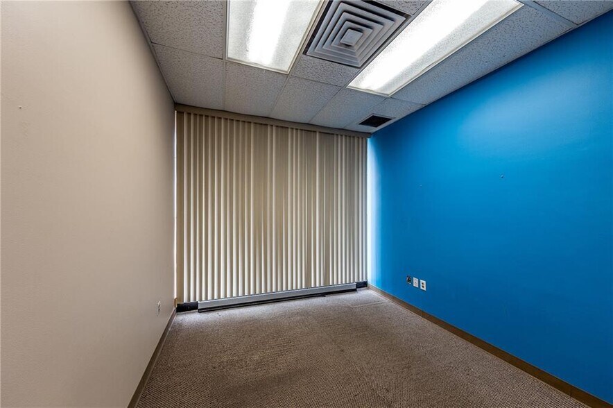 More Photos Of 315 S 6th St, Saint Joseph Sports And Entertainment For Lease