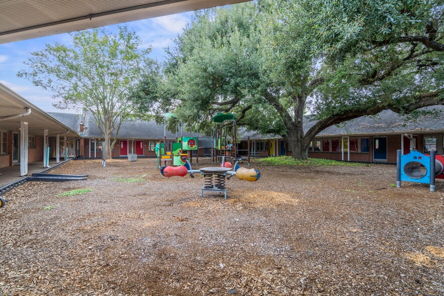 More Photos Of 3511 Linkwood Dr, Houston Religious Facility For Sale