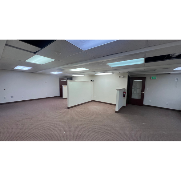 More Photos Of 900 N Lehigh St, Baltimore Light Distribution For Lease