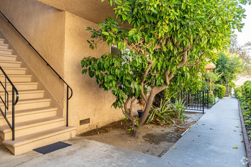 More Photos Of 231 Justin Ave, Glendale Apartments For Sale
