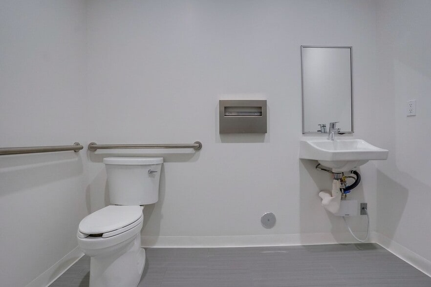 More Photos Of 238-256 W Chestnut Ave, Monrovia Warehouse For Lease