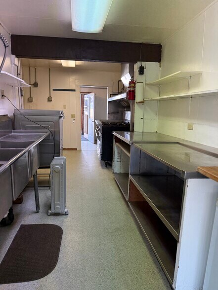 More Photos Of 142 NW Front St, Prairie City Storefront Retail Residential For Sale