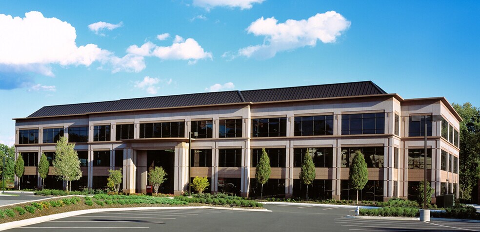 More Photos Of 6806 Paragon Pl, Richmond Office For Lease