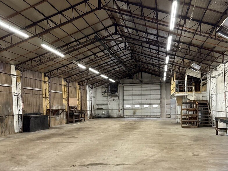 More Photos Of 4650 Buckley Rd, Liverpool Flex For Lease