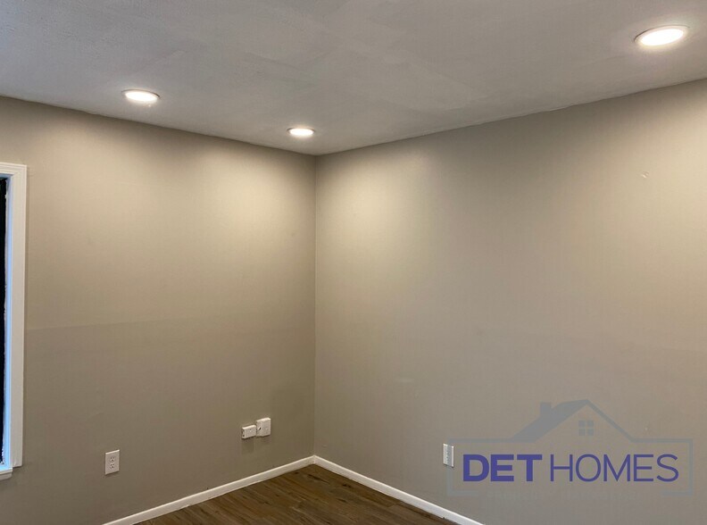 More Photos Of 17200 W 10 Mile Rd, Southfield Office For Lease