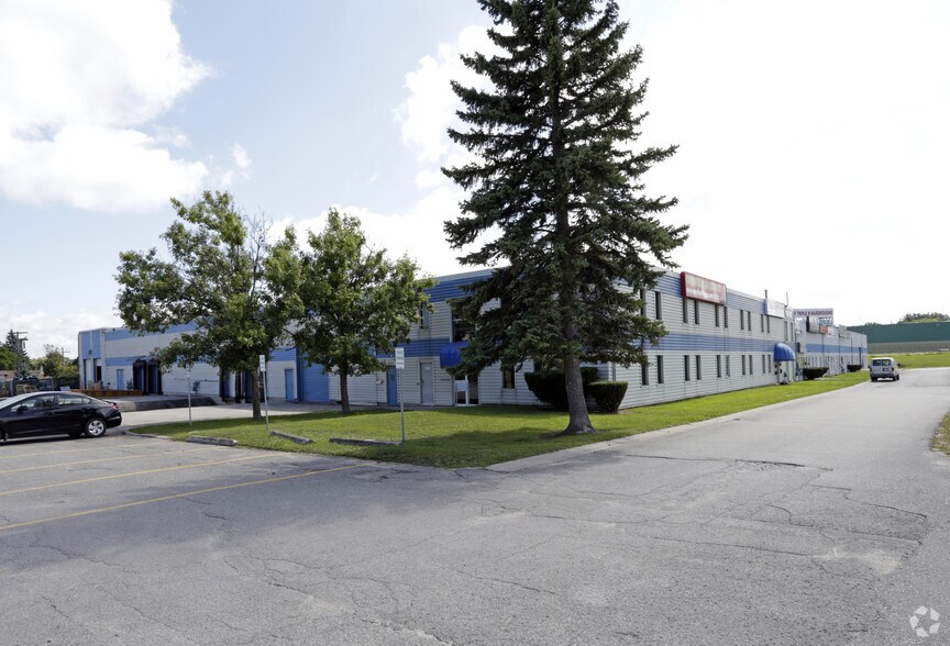 More Photos Of 28 Currie St, Barrie Warehouse For Lease