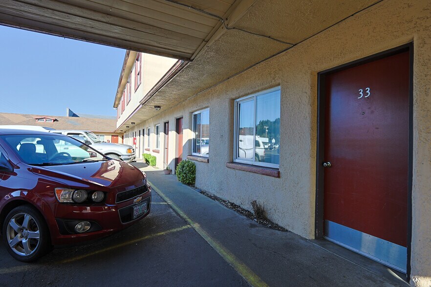 More Photos Of 2178 Winchester Ave, Reedsport Hotel For Sale
