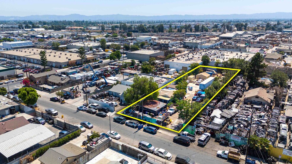 More Photos Of 8909 Norris Ave, Sun Valley Land For Lease
