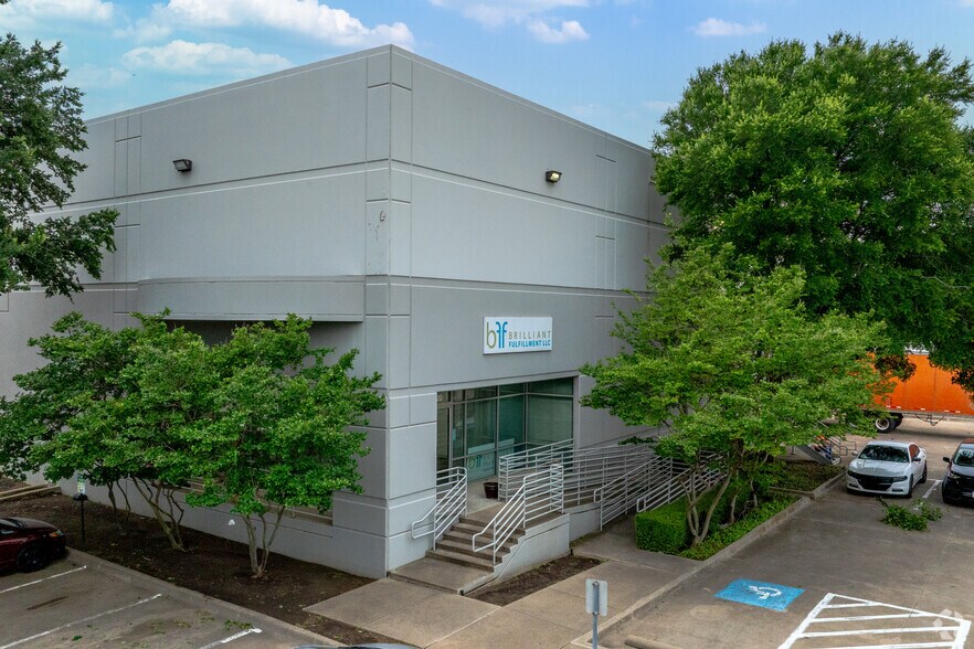 More Photos Of 1520 Luna Rd, Carrollton Warehouse For Lease