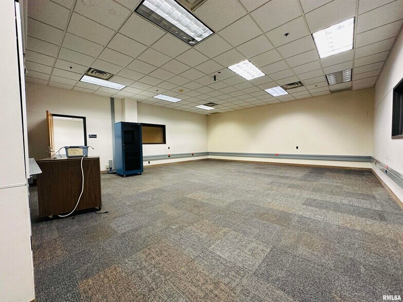 More Photos Of 113 SW Adams St, Peoria Office For Sale
