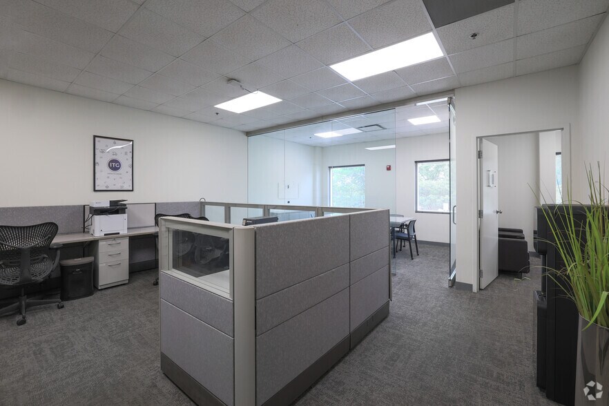 More Photos Of 300 Jubilee Dr, Peabody Manufacturing For Lease