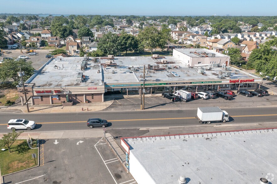 More Photos Of 131 Main St, East Rockaway Storefront Retail Office For Lease