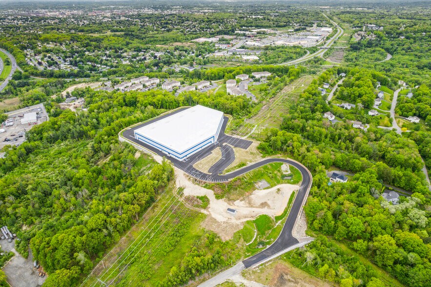 More Photos Of 46 Old Ferry Rd, Methuen Warehouse For Lease