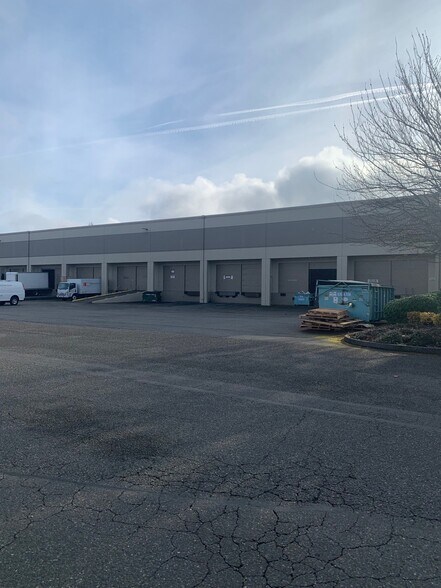 More Photos Of 4215 95th St SW, Lakewood Warehouse For Lease