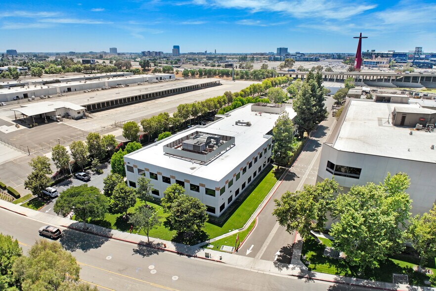 More Photos Of 744 N Eckhoff St, Orange Office For Lease