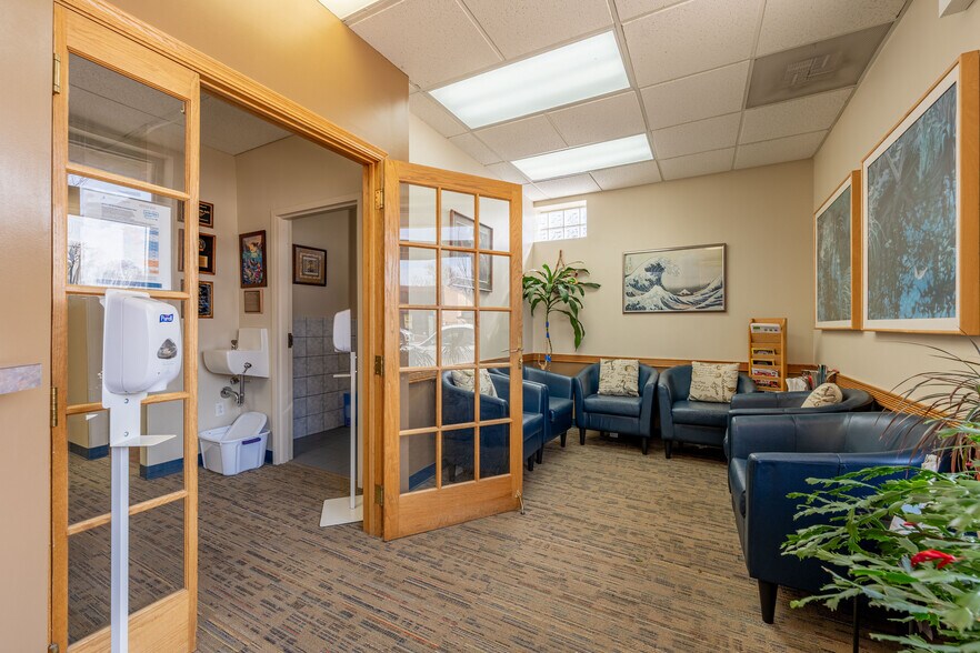 More Photos Of 5521 N Milwaukee Ave, Chicago Medical For Lease